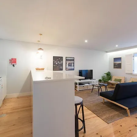 Lovelystay - Peaceful Living W/ Backyard Apartman Porto
