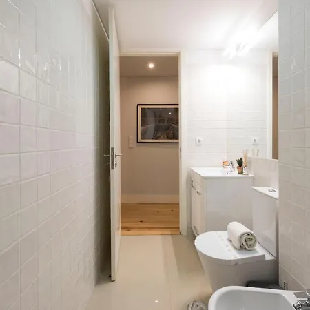 Lovelystay - Peaceful Living W/ Backyard Apartman