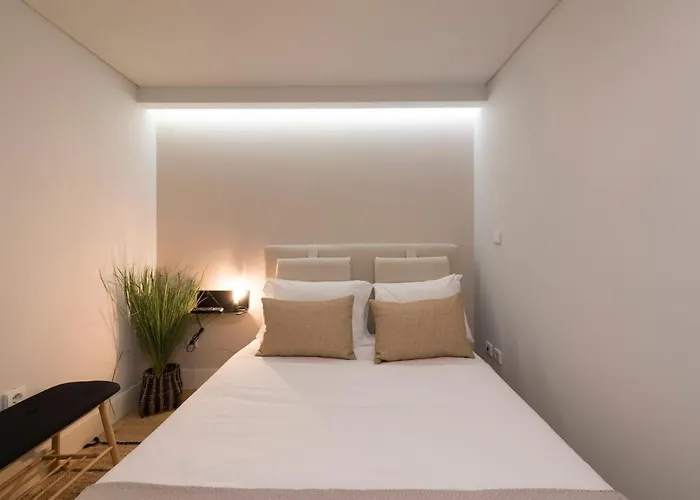 Lovelystay - Peaceful Living W/ Backyard