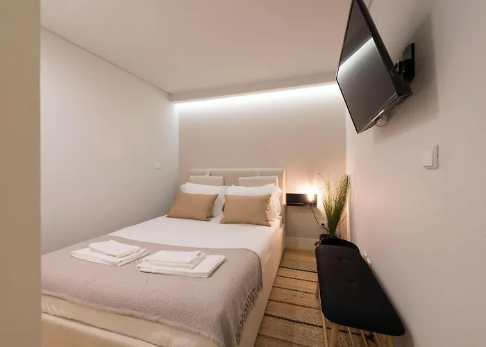 Lovelystay - Peaceful Living W/ Backyard