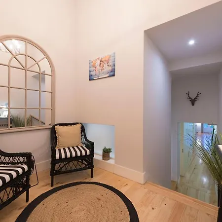 Lovelystay - Peaceful Living W/ Backyard Apartment Porto