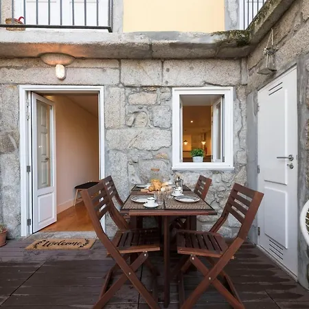 Porto Hidden Living W Backyard By Lovelystay