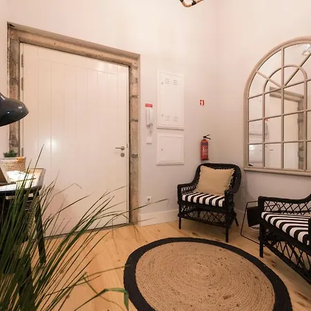 Porto Hidden Living W Backyard By Lovelystay