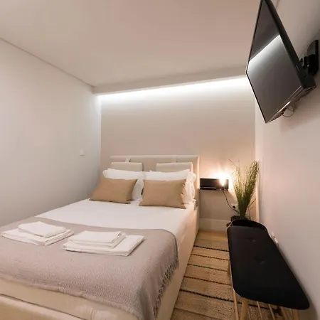 Porto Hidden Living W Backyard By Lovelystay