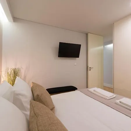 Lovelystay - Peaceful Living W/ Backyard