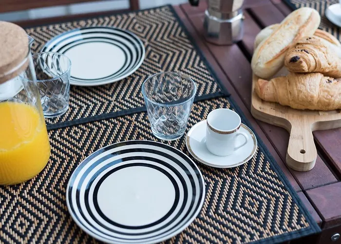 Lovelystay - Peaceful Living W/ Backyard