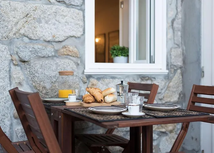 Lovelystay - Peaceful Living W/ Backyard شقة بورتو