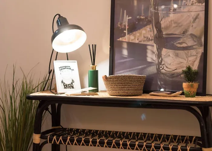 Lovelystay - Peaceful Living W/ Backyard Apartment Porto