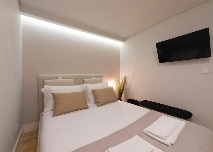 Lovelystay - Peaceful Living W/ Backyard شقة بورتو