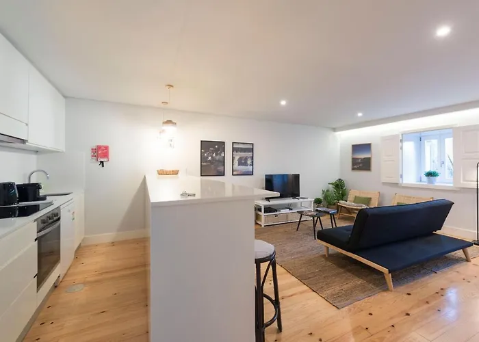 Lovelystay - Peaceful Living W/ Backyard Apartment Porto