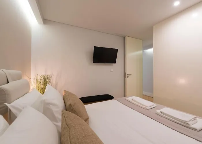 Lovelystay - Peaceful Living W/ Backyard