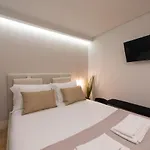 Lovelystay - Peaceful Living W/ Backyard شقة بورتو