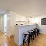 شقة Lovelystay - Peaceful Living W/ Backyard