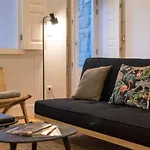 شقة Lovelystay - Peaceful Living W/ Backyard