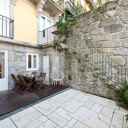 شقة Lovelystay - Peaceful Living W/ Backyard بورتو