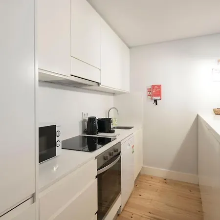 Lovelystay - Peaceful Living W/ Backyard