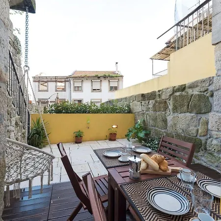 Lovelystay - Peaceful Living W/ Backyard Porto