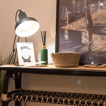 Lovelystay - Peaceful Living W/ Backyard Apartment Porto