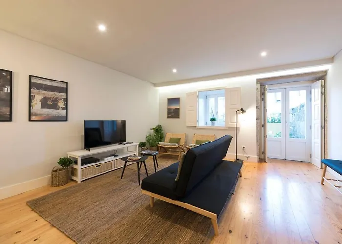 Lovelystay - Peaceful Living W/ Backyard